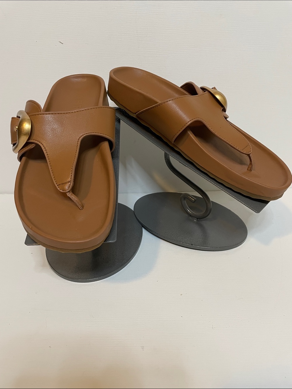 LN Aerosoles Tan Leather Sandals with Adjustable Decorative Buckle - Sz 8.5